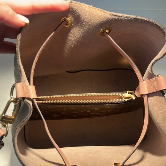 Authentic Louis Vuitton Neo noe Rose and monogram - Picture 7 of 14